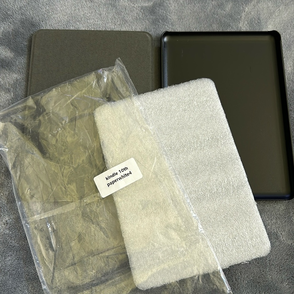 Kindle Cover/Case (10th Edition) - Picture 4 of 4